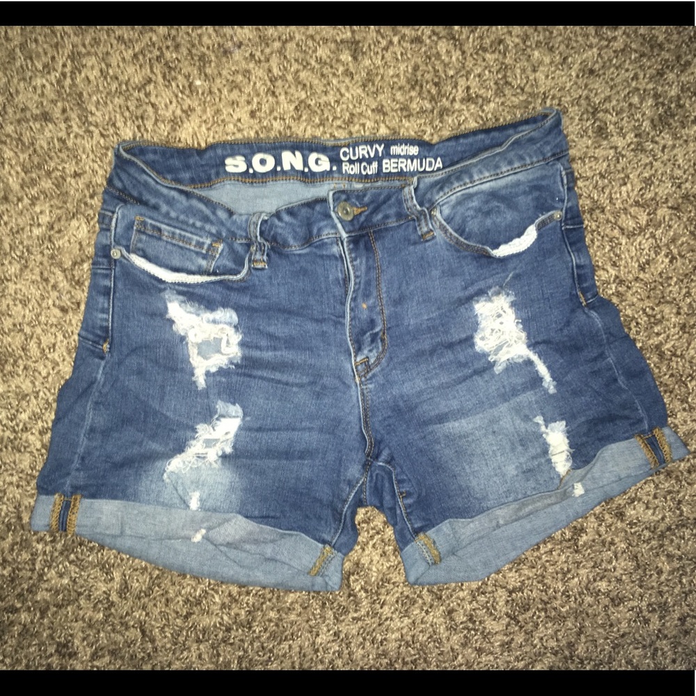 SONG Curvy mid rise Roll Cuff Bermuda Shorts